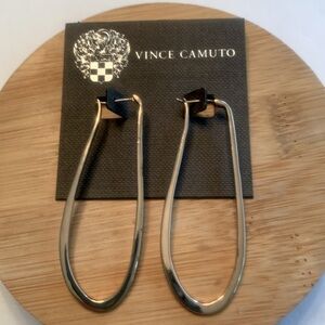 Beautiful Vince Camuto goldtone pierced earrings NWT 21/4”length
